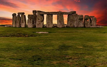 Private Day Trip From London Explore Stonehenge & Cotswolds