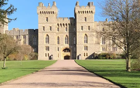 Windsor Castle and Hampton Court Private Car with Driver Guide