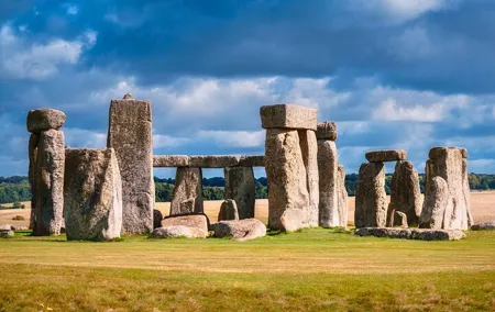 Private Archaeologist Guided Tour Stonehenge, Salisbury & Avebury