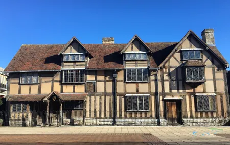 Small-Group Oxford, Warwick Castle and Stratford-upon-Avon