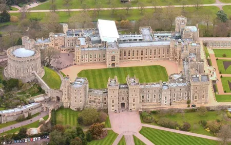Windsor Castle, Stonehenge and Oxford Private Car Trip