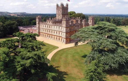 Downton Abbey Black Taxi Tour from London with Highclere Castle