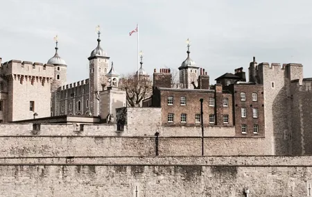 Tower of London VIP Tour with luxury Crown Jewels Afternoon Tea