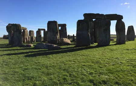 Private Full-Day Tour of Stonehenge and Bath from London