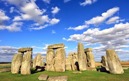 Stonehenge & Bath Private Car Tour from London