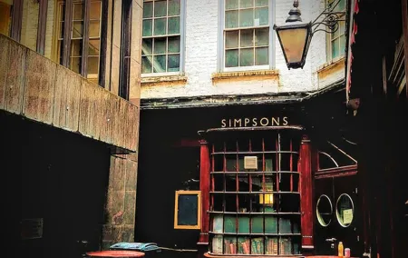 Charles Dickens Old London - A Private Tour