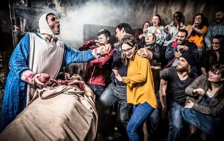 London Dungeon Entry & Westminster Walking 3 Hour Tour