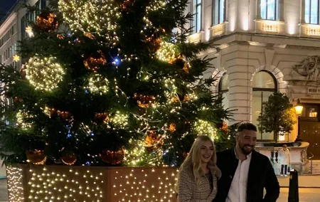 London Bespoke Black Cab Christmas Lights & Sights Private Tour