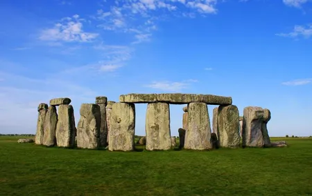 Private Chauffeured Minivan Tour of Stonehenge from London
