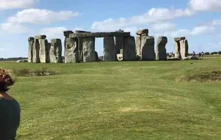 Private Round Trip from London to Stonehenge & Salisbury & Bath