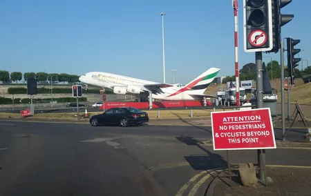 Private Transfer: Heathrow to Southampton Cruise Terminal Stopover at Stonehenge