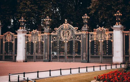 Royal Tour w/ Buckingham Palace Tickets - Semi-Private 8ppl Max