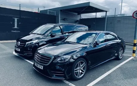 Luxury Chauffeur-Driven Private Vehicle Day Tour to Cambridge