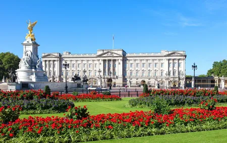 Exclusive Guided Royal Walking Tour w/ Buckingham Palace Tickets