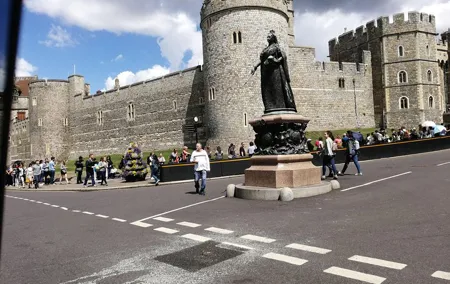 Luxury Private Day Hire London-London Stopover at Windsor & Hampton Court Palace