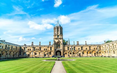 Oxford Highlights Private Half-Day Tour from London by Car