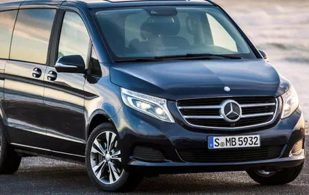 Private Chauffeured Minivan at Your Disposal in London for 4 Hours