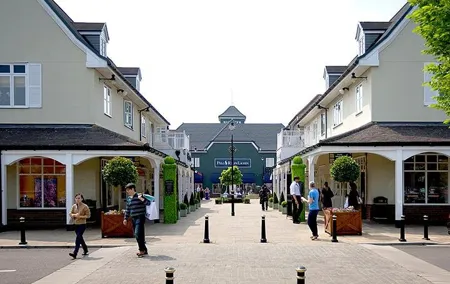 Bicester Village Private Vehicle Round Trip Service from London