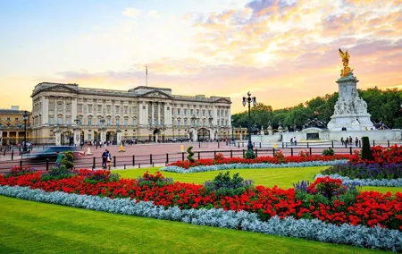 Luxury Chauffeured Minivan at Your Disposal in London for Full Day