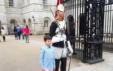 Kid-Friendly London Tour of Must-See Sites with Downing Street & Exclusive Guide