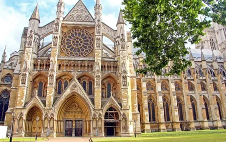 Ultimate London Food Tour: 8 British Foods & 30 London Landmarks