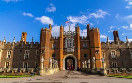 Dark History of the Tudors: Private Tour of Hampton Court Palace