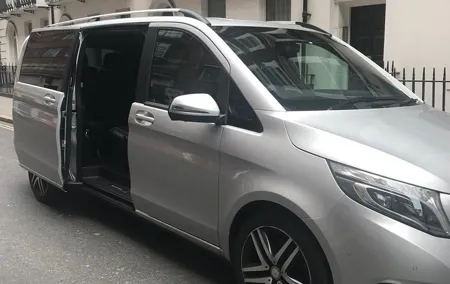 Private Transfer From Central London or Heathrow Airport to City of Oxford