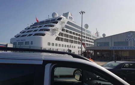Private Luxury Transportation: London Hotel to Dover with Stopover Leeds Castle