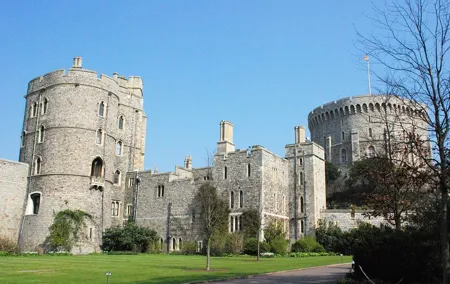 Windsor, Stonehenge & Salisbury Cathedral Private Tour with Pass