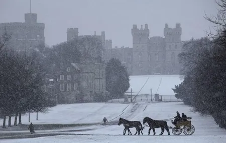 Windsor, Oxford and Avebury's Stone Circle with Christmas Lunch