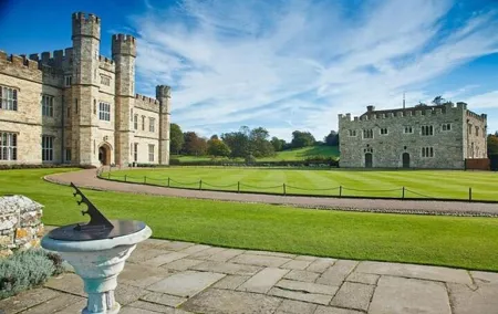 Leeds Castle Canterbury and Dover Private Tour from London