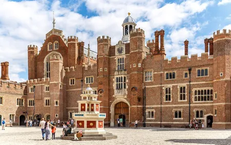 Skip-the-line Hampton Court Palace from London by Car