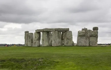 Stonehenge,Bath & Salisbury in Executive Luxurious Vehicle Private Tour