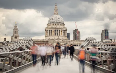 London through the lens: Iconic photo spots, hidden gems & food.