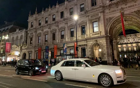 Private Transfer Heathrow or Gatwick to London w Luxury Car/Van