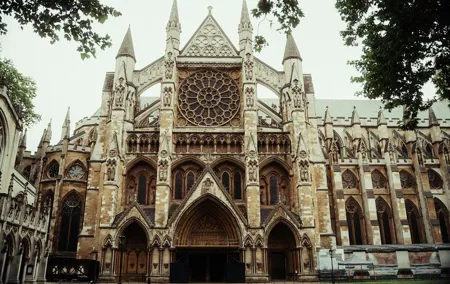 Royal London: Buckingham Palace & Westminster Guided Walking Tour
