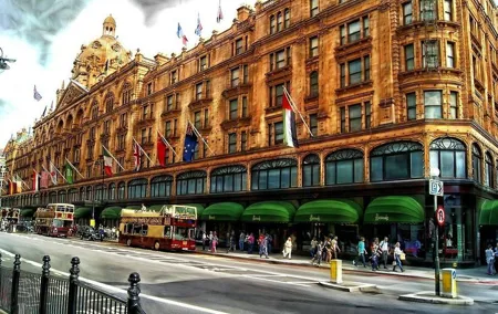 Shopping Tour in London in a Executive Luxury Vehicle private
