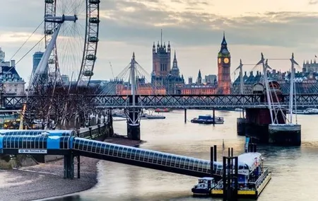 See 40+ London Sights Walking Tour. Local Guide (Private Group)