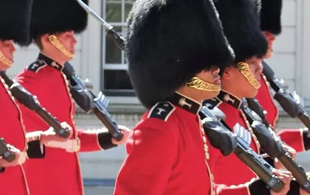 Changing of the Guard: A Self-Guided Audio Tour in London