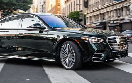 Private Transfer: London Airport LCY to London by Luxury Car