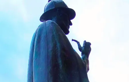 SHERLOCKTRAIL: A Sherlock Holmes Mystery (Self-Guided Walk)