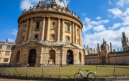 Private Round Trip Transfer: Heathrow Airport to Oxford