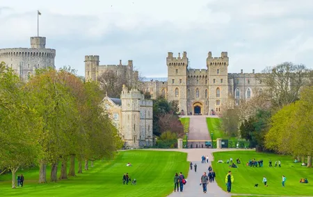 Royal Windsor 6 h Tour with Guide, Chauffeur, Tickets