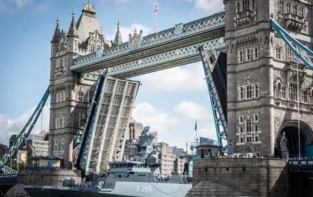 Explore Tower Bridge & Private Westminster Walking Tour