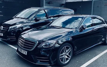 Limo Chauffeur Driving Transfers Services To St Pancras Station