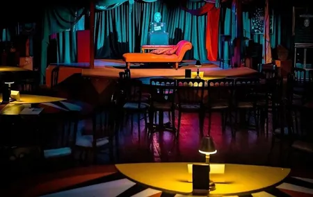 Immersive Magic Experience with Craft Cocktails in London