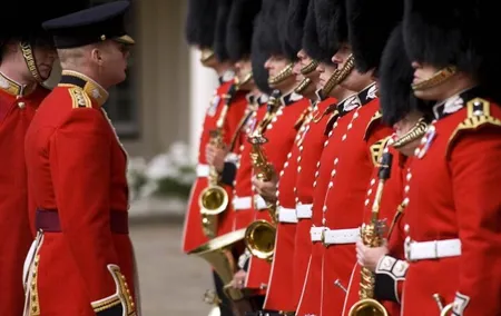 Walking Tour Changing of the Guard at Buckingham Palace