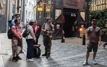 Step into the Clink Prison & See 30 Amazing London Sights