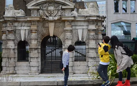 Self-Guided Tour of Westminster for Kids and Families in English