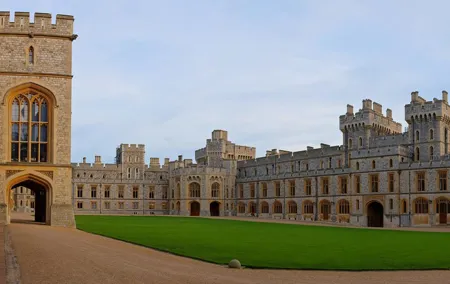 Private Chauffeured Range Rover to Windsor Castle from London